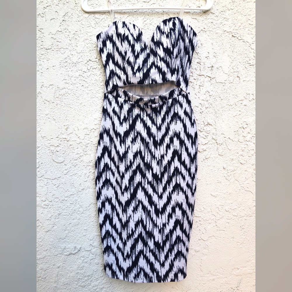 Strapless Sweetheart Midi Zig Zag Dress